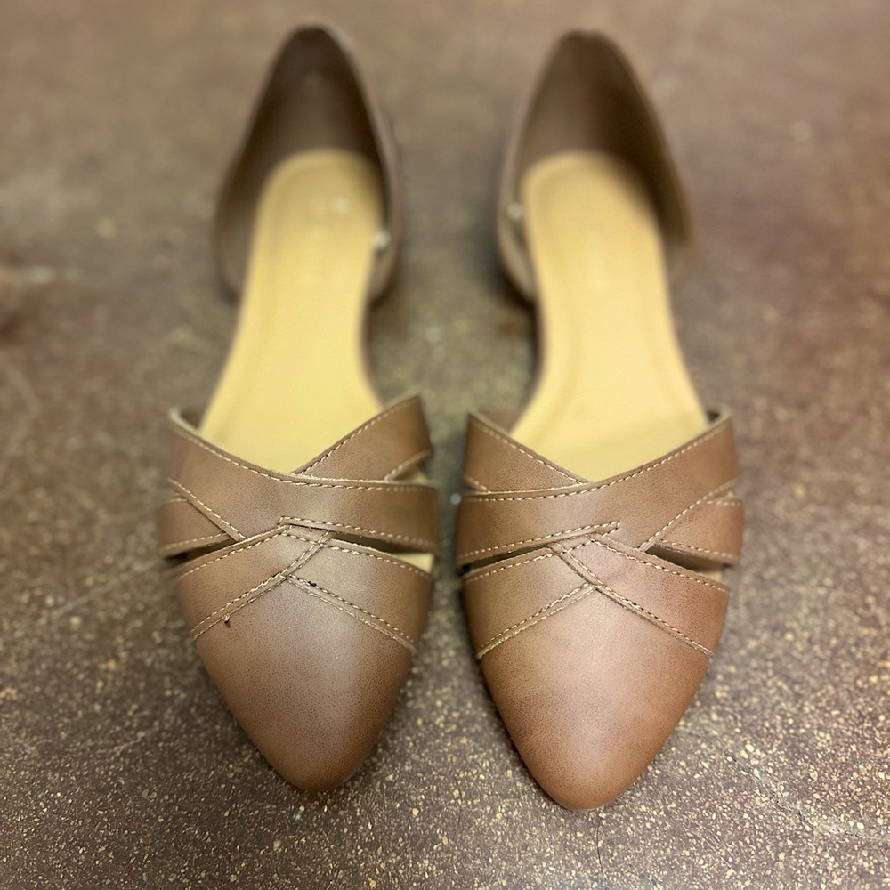 Women’s pointed toe flat NWTO